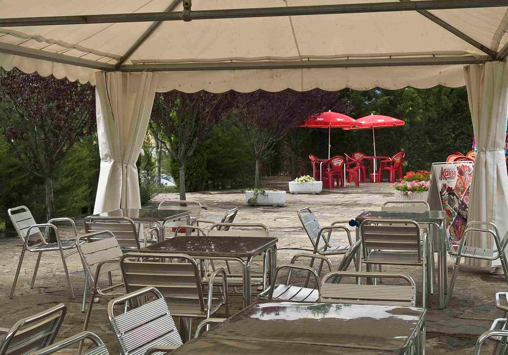 Camping Valle De Tena Sabiñánigo Eksteriør billede