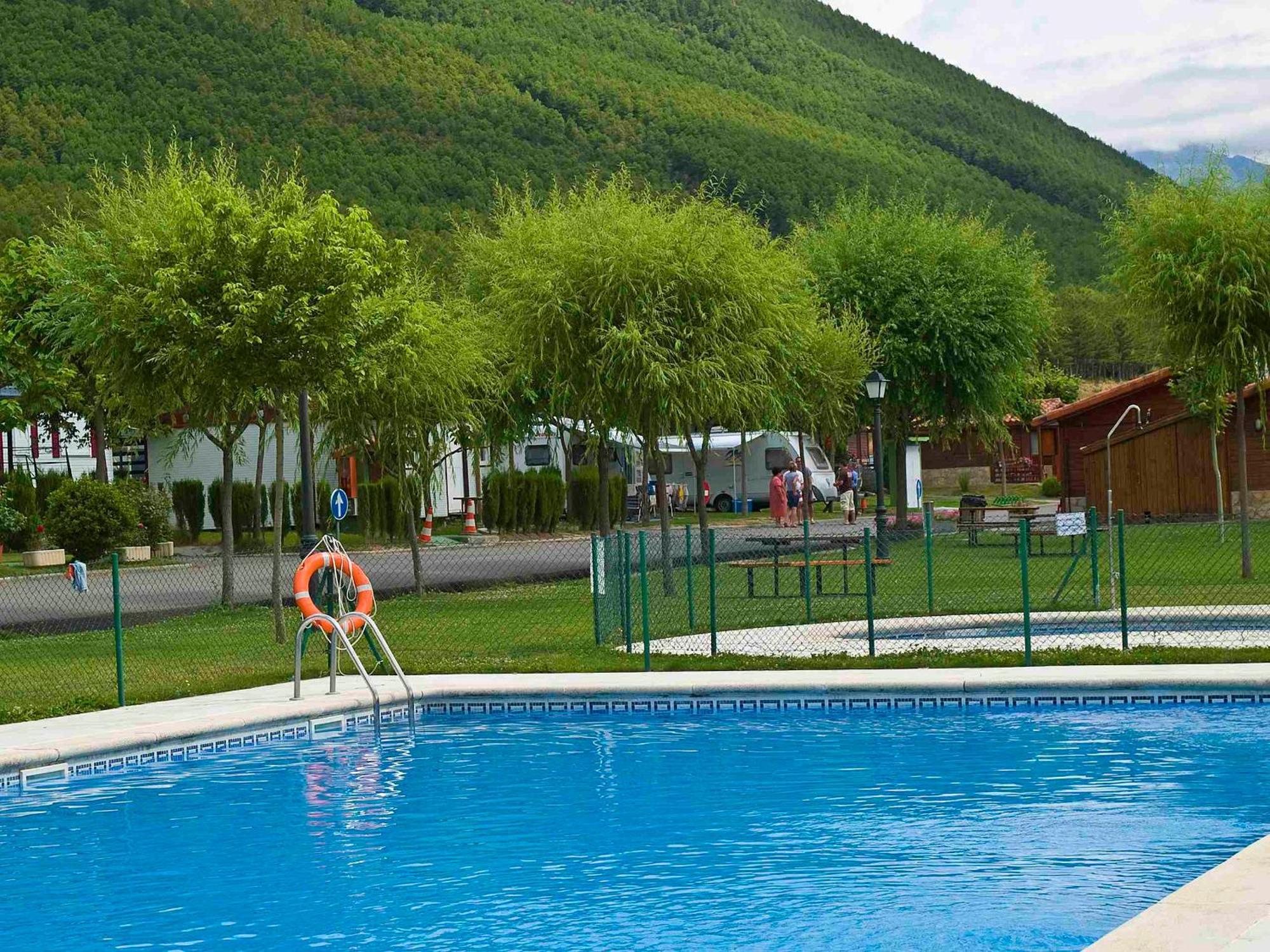 Camping Valle De Tena Sabiñánigo Eksteriør billede